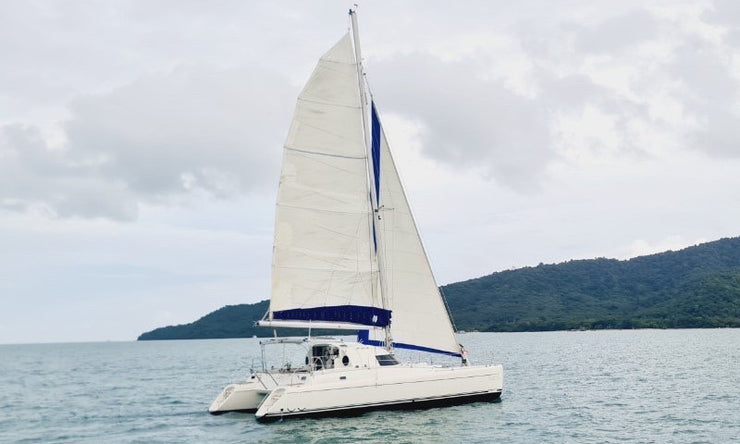 35ft Sailing Catamaran Tour