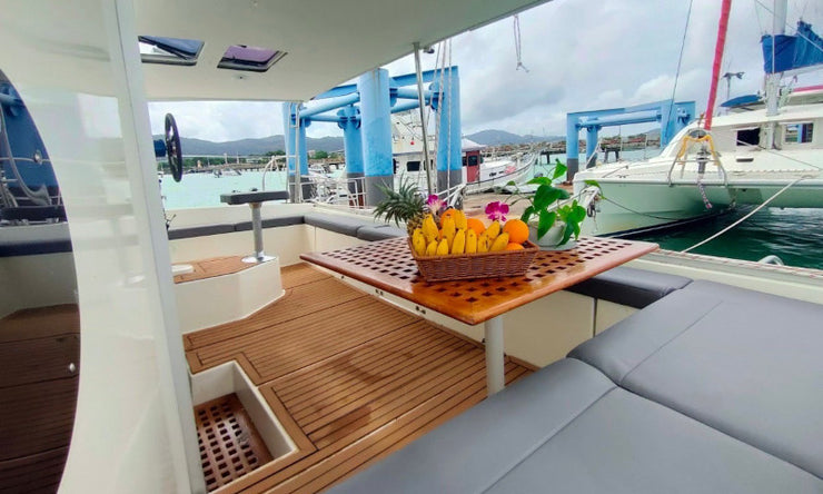 35ft Sailing Catamaran Tour