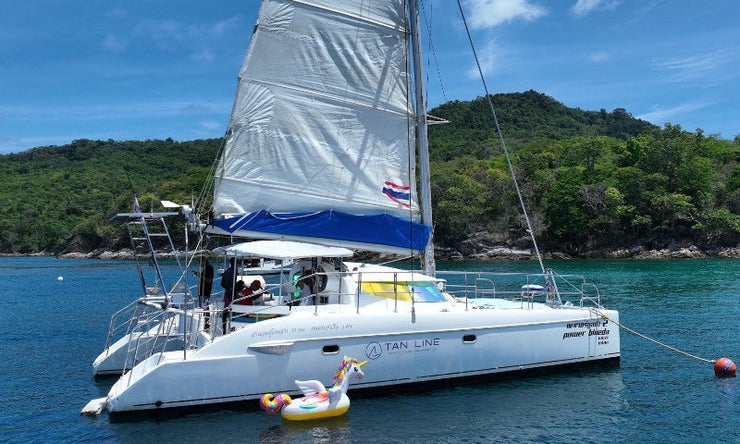 40ft Sailing Catamaran Tour